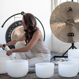 Bella square image facilitation left 