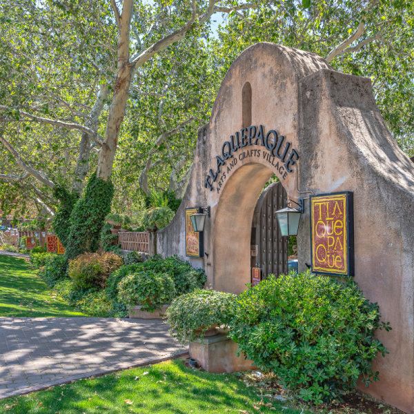 Tlaquepaque Arts & Shopping Village